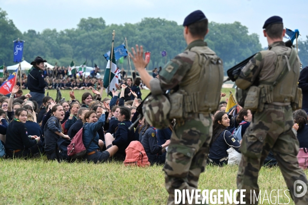 Rassemblement de 30 000 Scouts Unitaires de France à Chambord pour fêter les 50 ans du mouvement,