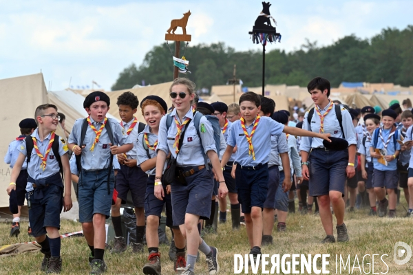 Rassemblement de 30 000 Scouts Unitaires de France à Chambord pour fêter les 50 ans du mouvement,