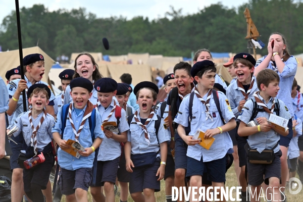 Rassemblement de 30 000 Scouts Unitaires de France à Chambord pour fêter les 50 ans du mouvement,