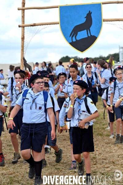 Rassemblement de 30 000 Scouts Unitaires de France à Chambord pour fêter les 50 ans du mouvement,