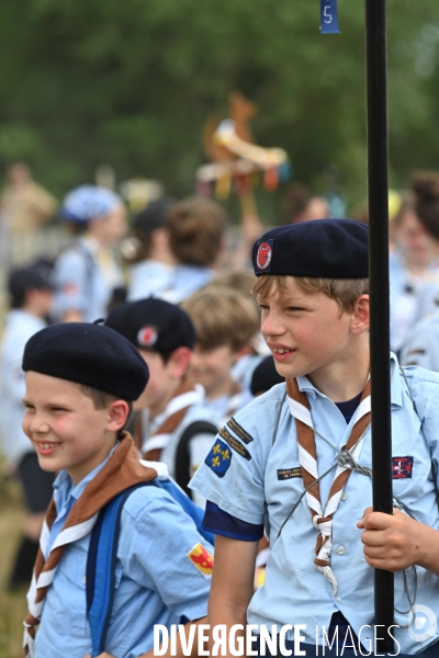 Rassemblement de 30 000 Scouts Unitaires de France à Chambord pour fêter les 50 ans du mouvement,