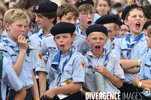 Rassemblement de 30 000 Scouts Unitaires de France à Chambord pour fêter les 50 ans du mouvement,