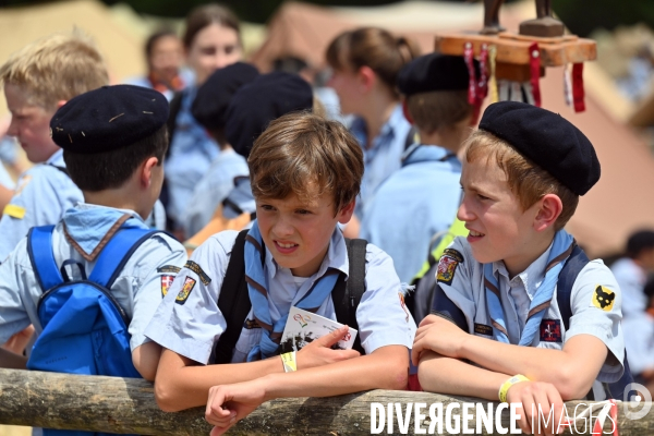 Rassemblement de 30 000 Scouts Unitaires de France à Chambord pour fêter les 50 ans du mouvement,