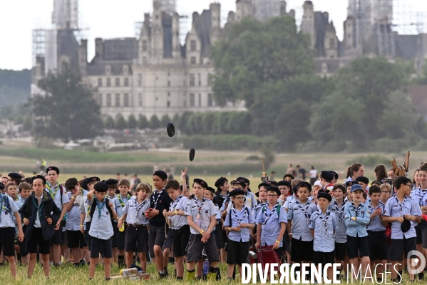 Rassemblement de 30 000 Scouts Unitaires de France à Chambord pour fêter les 50 ans du mouvement,