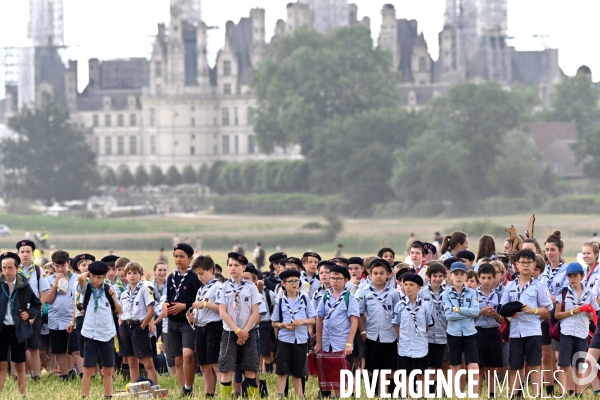 Rassemblement de 30 000 Scouts Unitaires de France à Chambord pour fêter les 50 ans du mouvement,