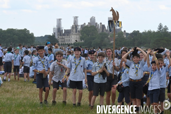 Rassemblement de 30 000 Scouts Unitaires de France à Chambord pour fêter les 50 ans du mouvement,