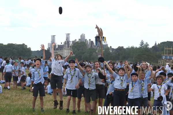 Rassemblement de 30 000 Scouts Unitaires de France à Chambord pour fêter les 50 ans du mouvement,