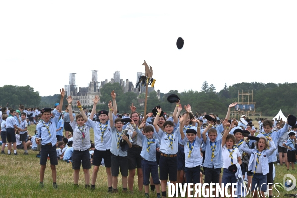 Rassemblement de 30 000 Scouts Unitaires de France à Chambord pour fêter les 50 ans du mouvement,