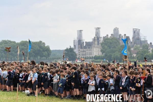 Rassemblement de 30 000 Scouts Unitaires de France à Chambord pour fêter les 50 ans du mouvement,