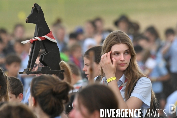 Rassemblement de 30 000 Scouts Unitaires de France à Chambord pour fêter les 50 ans du mouvement,