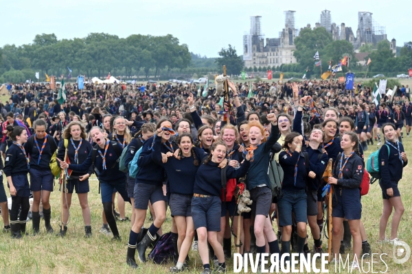 Rassemblement de 30 000 Scouts Unitaires de France à Chambord pour fêter les 50 ans du mouvement,