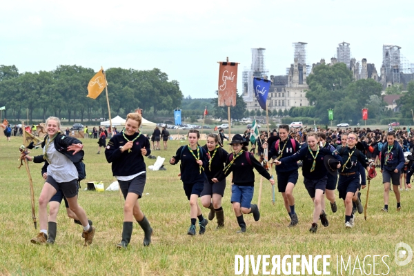 Rassemblement de 30 000 Scouts Unitaires de France à Chambord pour fêter les 50 ans du mouvement,