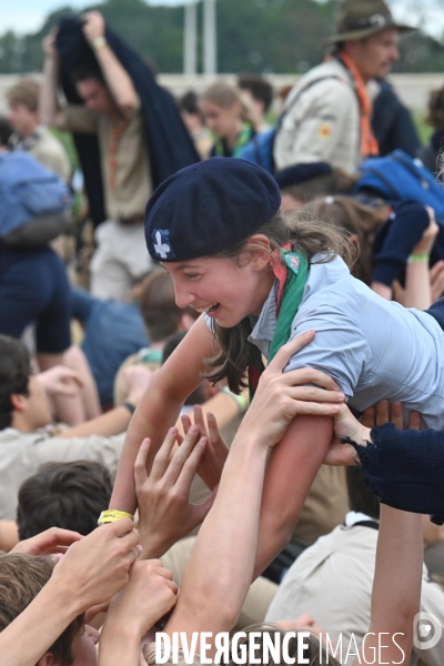 Rassemblement de 30 000 Scouts Unitaires de France à Chambord pour fêter les 50 ans du mouvement,