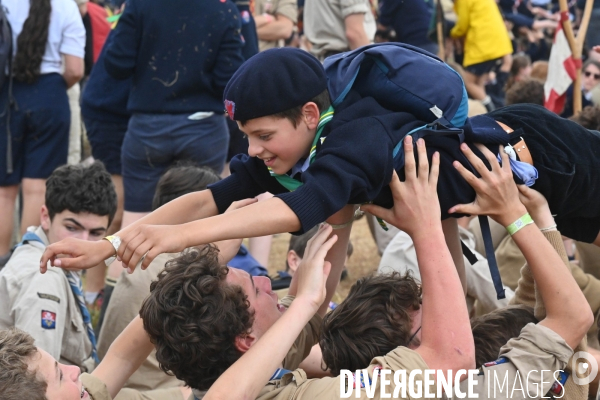 Rassemblement de 30 000 Scouts Unitaires de France à Chambord pour fêter les 50 ans du mouvement,