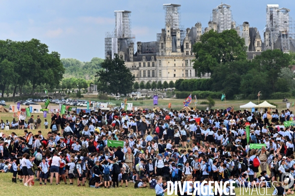 Rassemblement de 30 000 Scouts Unitaires de France à Chambord pour fêter les 50 ans du mouvement,