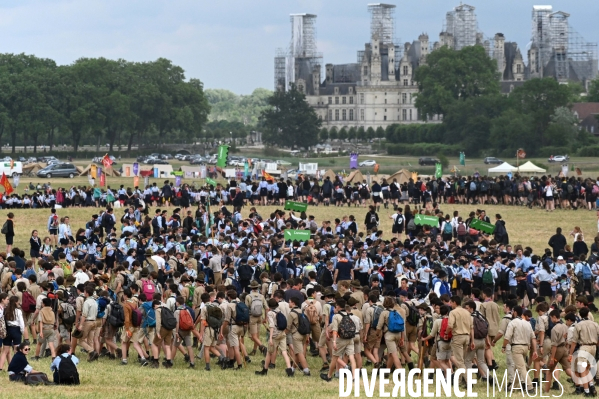 Rassemblement de 30 000 Scouts Unitaires de France à Chambord pour fêter les 50 ans du mouvement,