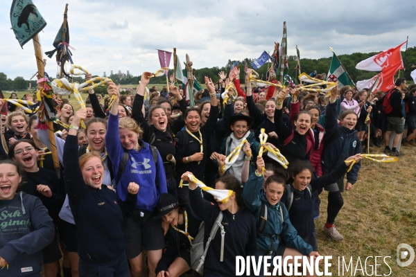 Rassemblement de 30 000 Scouts Unitaires de France à Chambord pour fêter les 50 ans du mouvement,