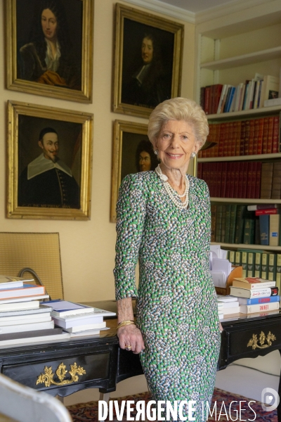 Hélène Carrère d Encausse, historienne, secrétaire perpétuel de l académie française.