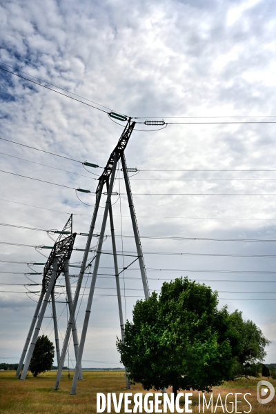 Le courant passe  !  Illustration transport de l électricité