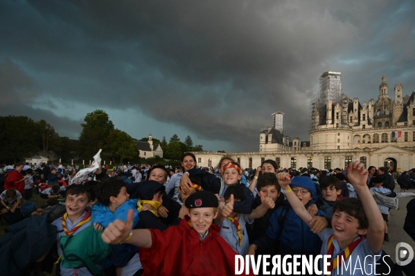 Orage pendant le aassemblement de 30 000 scouts unitaires de France à Chambord pour fêter les 50 ans du mouvement, 12 000 jeunes scouts mis à l abri en urgence dans le château de Chambord