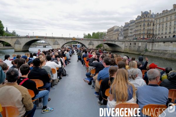 Bateau mouche à Paris