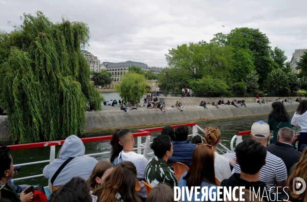 Bateau mouche à Paris