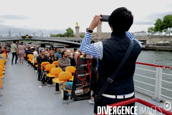 Bateau mouche à Paris