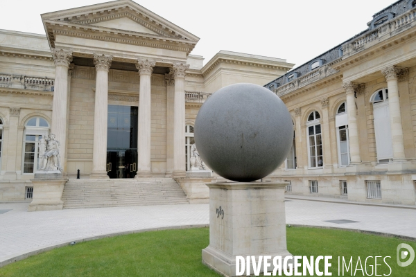 La cour d honneur de l Assemblée nationale