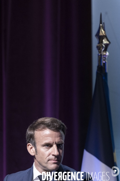 Legislatives : Emmanuel Macron visite le salon Eurosatory