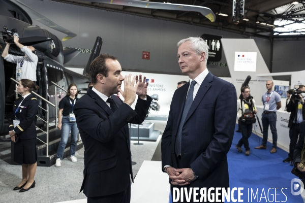 Legislatives : Emmanuel Macron visite le salon Eurosatory