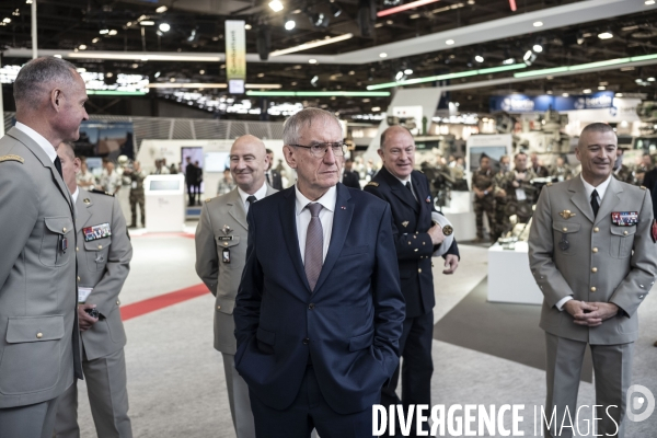 Legislatives : Emmanuel Macron visite le salon Eurosatory