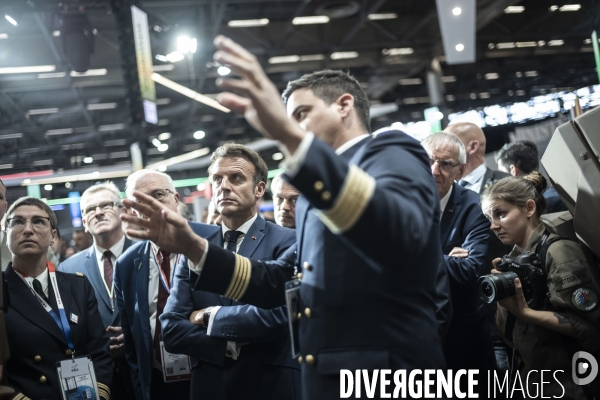 Legislatives : Emmanuel Macron visite le salon Eurosatory