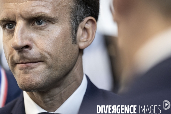 Legislatives : Emmanuel Macron visite le salon Eurosatory