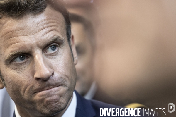 Legislatives : Emmanuel Macron visite le salon Eurosatory