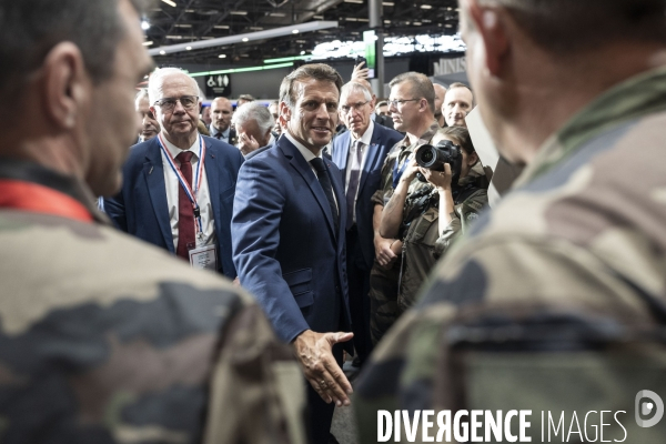 Legislatives : Emmanuel Macron visite le salon Eurosatory