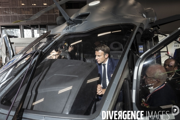 Legislatives : Emmanuel Macron visite le salon Eurosatory