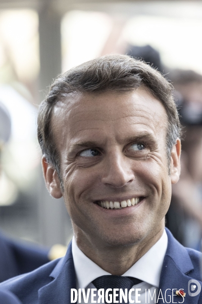 Legislatives : Emmanuel Macron visite le salon Eurosatory