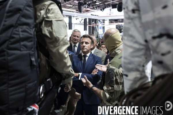 Legislatives : Emmanuel Macron visite le salon Eurosatory