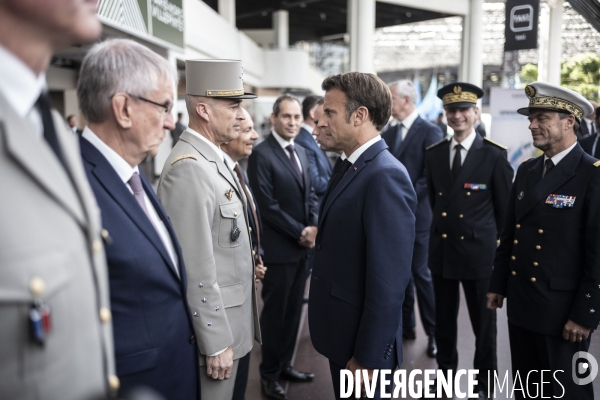 Legislatives : Emmanuel Macron visite le salon Eurosatory