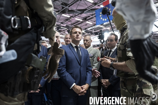 Legislatives : Emmanuel Macron visite le salon Eurosatory