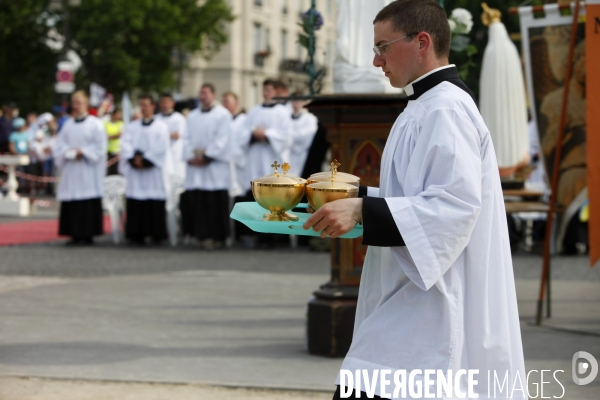Messe du lundi de PENTECOTE des catholiques traditionalistes