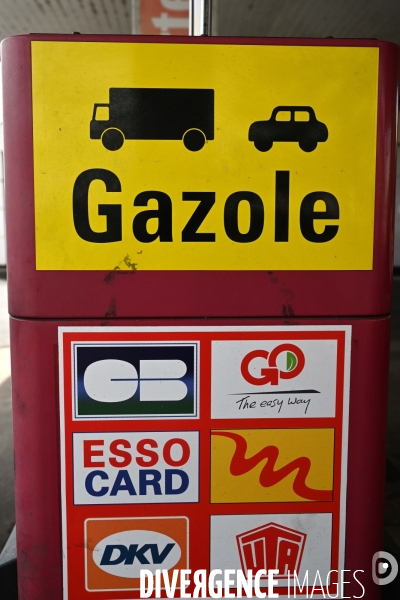Hausse des carburants, gaz,essence,diésel. illustration