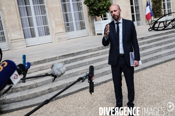 Macron reçoit les chefs de partis