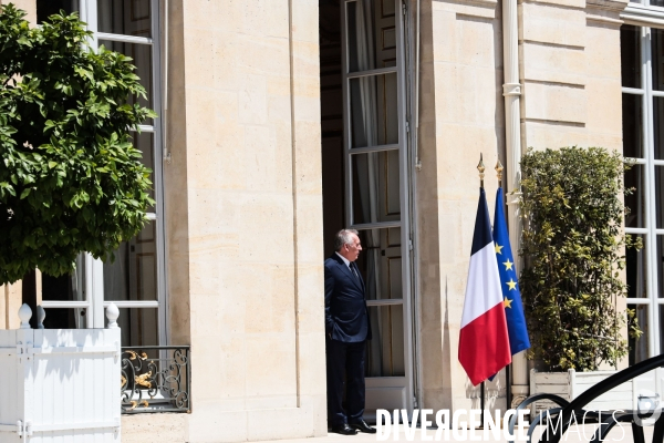 Macron reçoit les chefs de partis