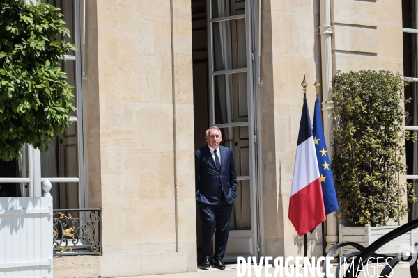 Macron reçoit les chefs de partis