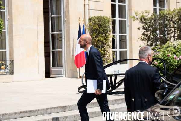 Macron reçoit les chefs de partis
