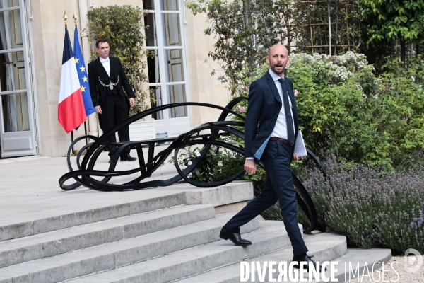 Macron reçoit les chefs de partis