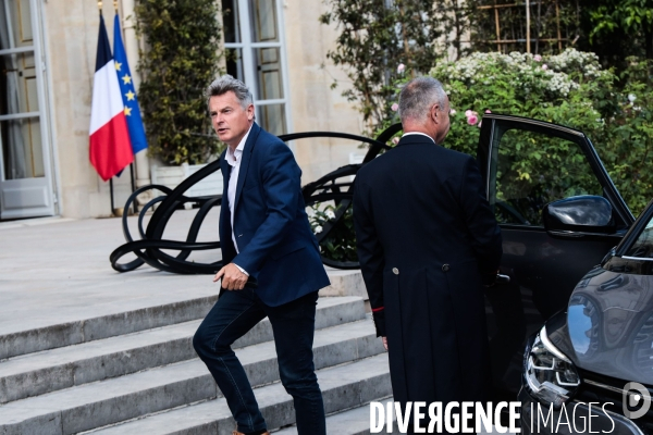 Macron reçoit les chefs de partis