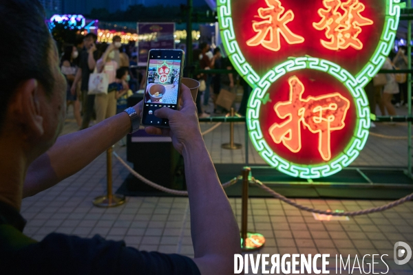 Les défenseurs  des  néons de Hong Kong