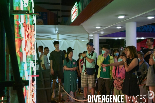 Les défenseurs  des  néons de Hong Kong